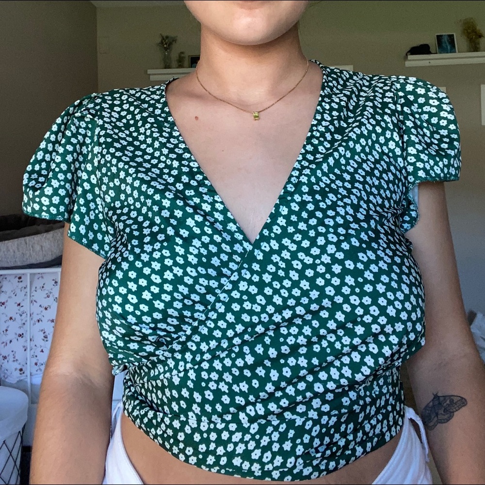 Green floral top